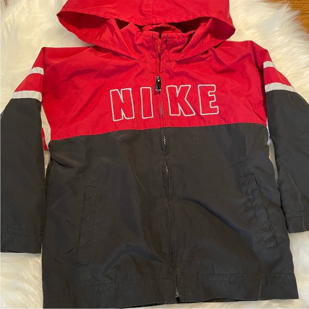 Nike Boys Jacket with Hood MUST GO - Picture 3 of 3